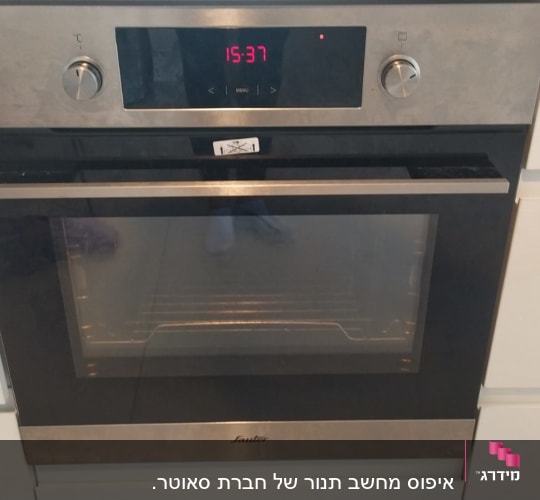 תנור אפייה עם תצוגה דיגיטלית ושני כפתורים